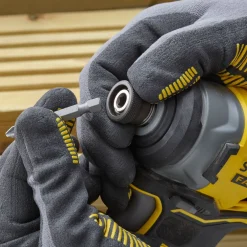 Akkuiskuruuvinväännin FatMax V20 SFMCF810B-XJ 18V ilman akkua Ruuvinvääntimet