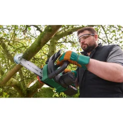 Sale Akkuketjusaha Bosch UniversalChain 18 8" 18V 2,5 Ah akulla Akkumoottorisahat