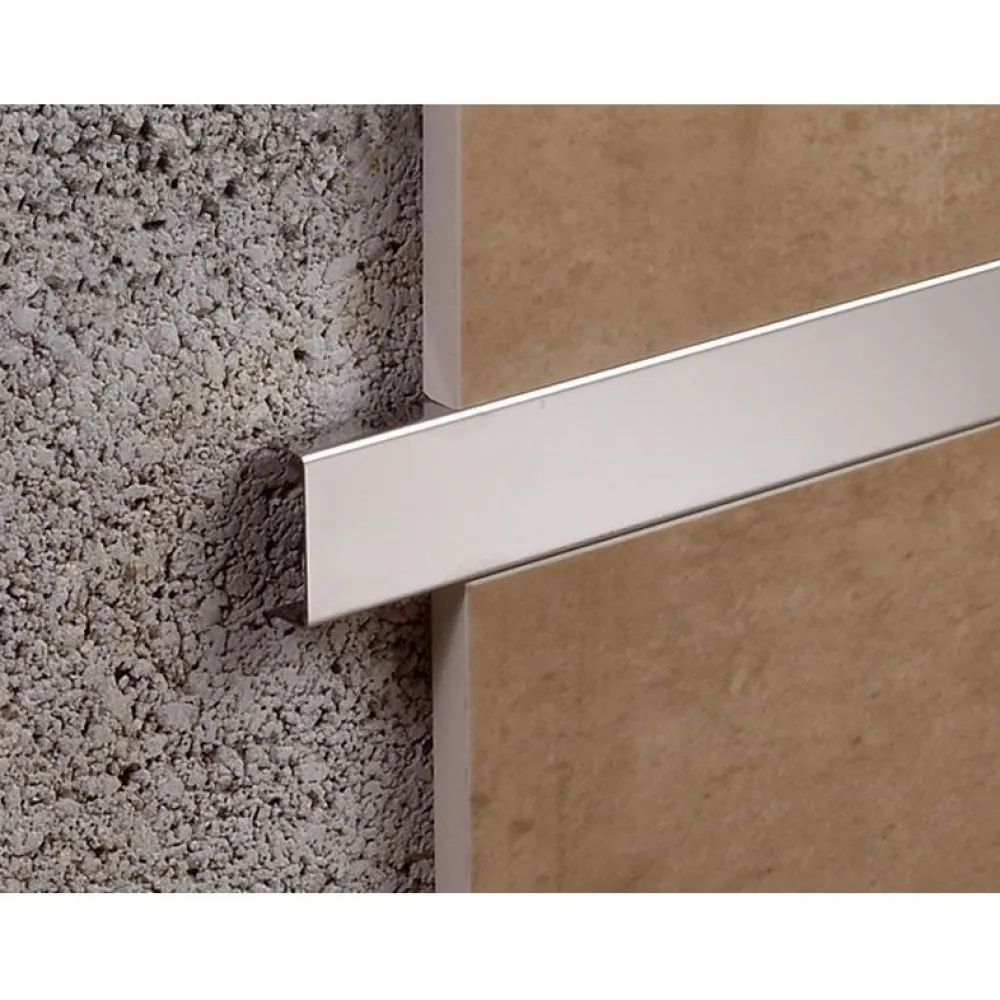 Outlet Boordilista rst 221s, 25mm x 2.5m, eri värejä Seinälistat