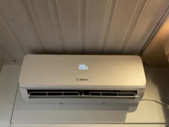Ilmalämpöpumppu Bosch Climate 5100i-Set 25 HE, valkoinen*Bosch Home Comfort Clearance