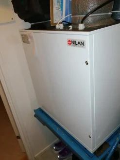 Ilmanvaihtolaite ja lämpöpumppu VPL15TC pystymalli*Nilan Hot