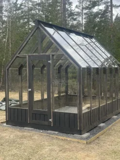 Kasvihuone Emilia 8,2 m2, turvalasi, puurunko*Palmako Best
