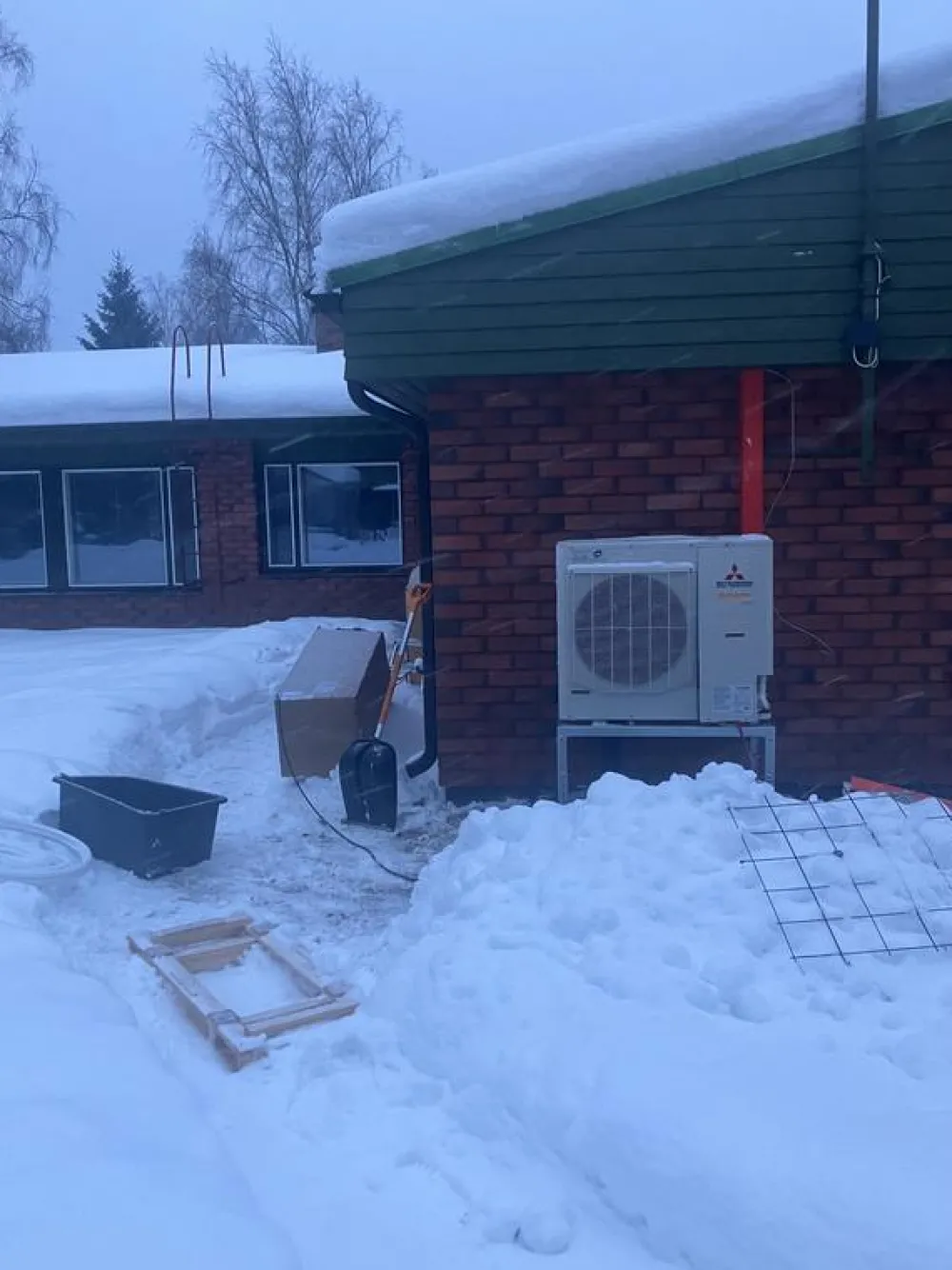 New Katos lämpöpumpulle , eri kokoja ja värejä Ilmalämpöpumput
