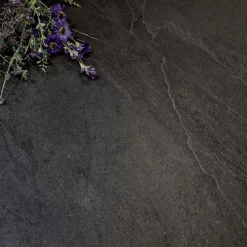 Kivikomposiittivinyylilaatta Pohjolan piikivi, integroitu askeläänieriste*DomusFlooring Sale