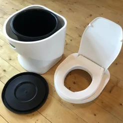 Kuivikekäymälä Sanitoa*Pikkuvihreä