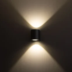 Outlet LED-seinävalaisin Diva, 2x5W, Eri valonvärejä, 105x105x90mm, musta Led-Ulkovalot