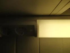 LED-työpistevalaisin Ali AL13418LED/DW 9W/8DW 907 mm 2x2-osainen pistorasia + kytkin valkoinen*Ensto Sale