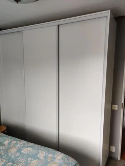 Clearance Liukuovikaappi 184-230cm, tangolla, hyllyillä ja laatikoilla, mittojen mukaan, eri värejä Liukuovikaapit