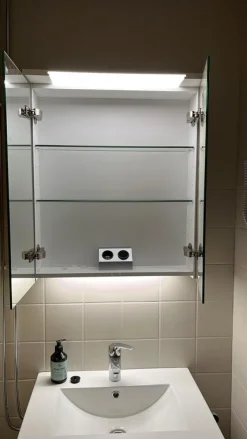 Peilikaappi LED-valaisimella Glänsa 1000 mm valkoinen*Bathlife Online