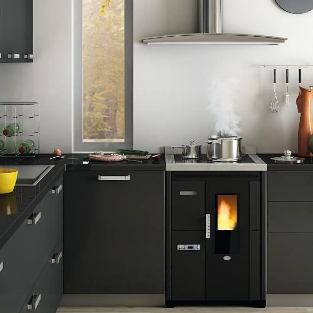 Clearance Pellettihella Nina 7.2kW, musta Pellettitakat