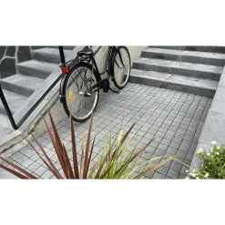 Outlet Pihakivi Artik-noppa, 92x92x80mm, profiloitu, musta Noppakivet Ja Nupukivet