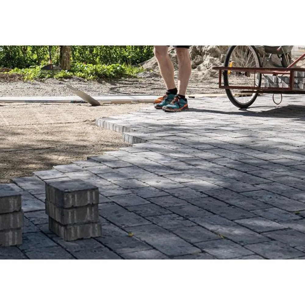 Pihakivi Kartanonupu 60 viisteetön 207x137x60 mm profiloitu antiikki musta*Rudus Best