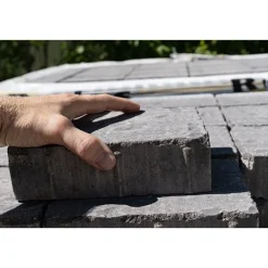 Pihakivi Kartanonupu 60 viisteetön 207x137x60 mm profiloitu antiikki ruska Noppakivet Ja Nupukivet