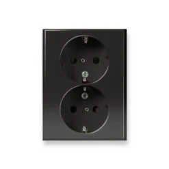 Outlet Pistorasia Intro - 2S/16A/IP21 UKJ 0X musta Pistorasiat