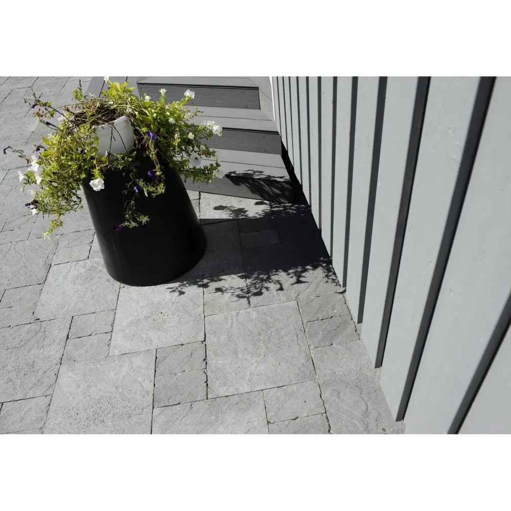 Clearance Rustiikkilaatta 418x418x60mm musta Betonilaatat
