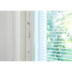 Sälekaihdin SOLAR ikkunan väliin, säätötangolla, luonnonvalkoinen*Solar Kaihdin Hot