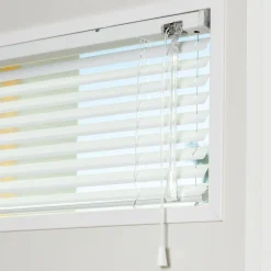 Sälekaihdin SOLAR oveen, säätötangolla, luonnonvalkoinen*Solar Kaihdin Clearance