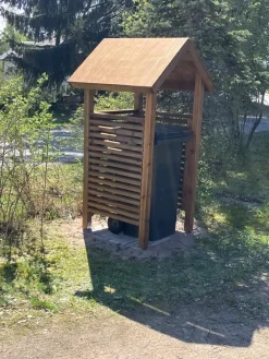 Hot Suunnikas jätekatos 84x84 cm ruskea 240 l astialle Roskakatokset
