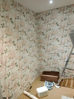 Tapetti Belle 5347-2, non-woven, ruusu, romanttinen, vaalea/punainen*Decor Maison Hot