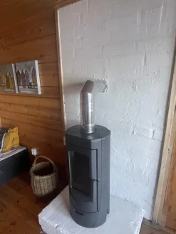 Valurautatakka Tara, 120m³, 6 kW, musta*Plamen Sale